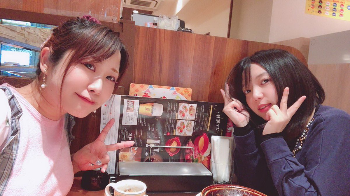 OA_idol's tweet image. ←陽キャ  陰キャ→

#おばドル

#にゃこ
#かなえ
#チーム断れない