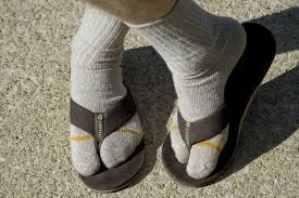 unisaradio's tweet photo. Yas #kedecemberboss and we are going to see some things 😅😅 But the questions is, how are you going to react when you see this #Sandalswithsocks ?
#Top30Hits with @CarloFillus #SaturdayVibes #SaturdayMotivation #SaturdayThoughts https://t.co/WSztKBAHym