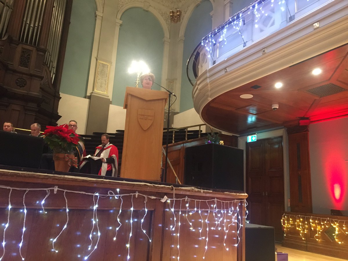 amanda_clack's tweet image. Use your strengths to build your future based on your value set, build your networks and never compromise these. Great advice from @charlesworthg key values: Responsibility, the Fundamentals of Life and Enjoyment for our new graduates 🎓 #UCEM100