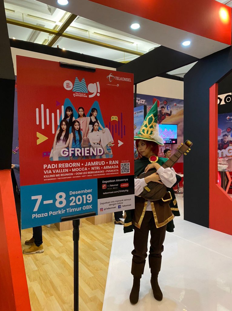 iZeusCrypto's tweet photo. buat yg lagi nunggu kelas lain bisa nih main-main di booth telkomsel, banyak banget promo-promo menariknya yg sayang kalo dilewatin. oia makasih ya @telkomsel udah ngadain acara keren begini! #TheNextDevSummit2019 https://t.co/jjTq7n6f3q