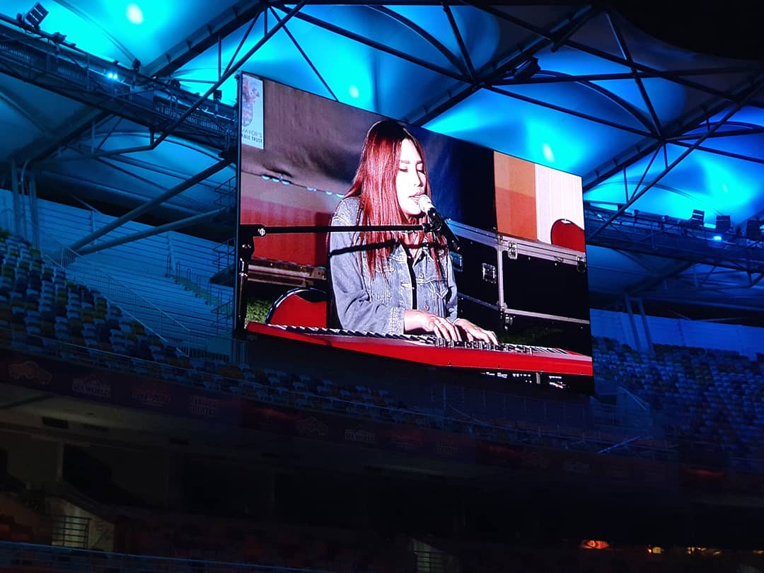 bigsleepoutbne's tweet photo. @damiandmusic performing live at #TheGabba. What an incredible talent! @BigSleepOuts #endhomelessness #brisbane #wbso https://t.co/xgyrhlqEq8