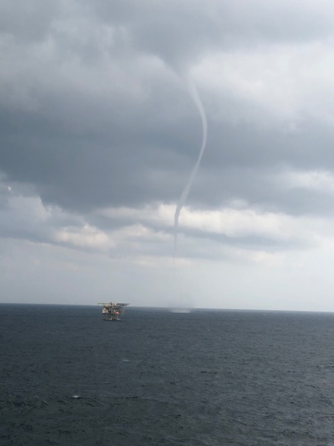 daveauld's tweet photo. Water spout offshore #Qatar. #QatarIsCalling https://t.co/k0pyhVqg1J