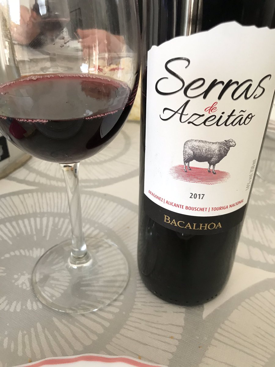 Serras de Azeitao o como nos gusta descubrir buenos y nuevos #vinos o #vinhos en este caso!!Un perfecto coupage de bodegas @Bacalhoa en la #peninsuladesetubal #Portugal