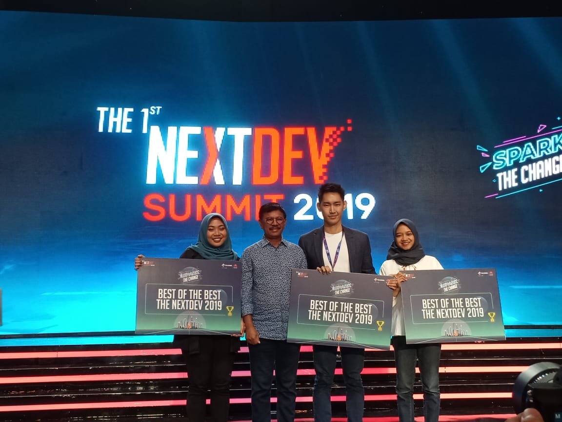 jiemiardian's tweet photo. HARI INI SENENG BANGET!

Tadi ngomong di #TheNextDevSummit2019 bareng orang-orang hebat. Terus ternyata @Ibunda_id menang sebagai best of the best the next dev 😭😭

Perjalanan masih panjang, mari tetap berjuang untuk kesehatan mental di Indonesia 👏👏💪💪 https://t.co/L9dhMs6vfx