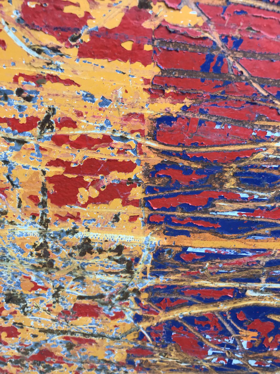 LizAtkin's tweet photo. Accidental art, garage container Crawley industrial estate #accidentalart #texturehuntergatherer #charcoal #markmaking #noticed #linesandlines #anselmkiefer #distressed #visualdiary #scrutiny #eyesopen #absorb https://t.co/1qfyxVcWXo