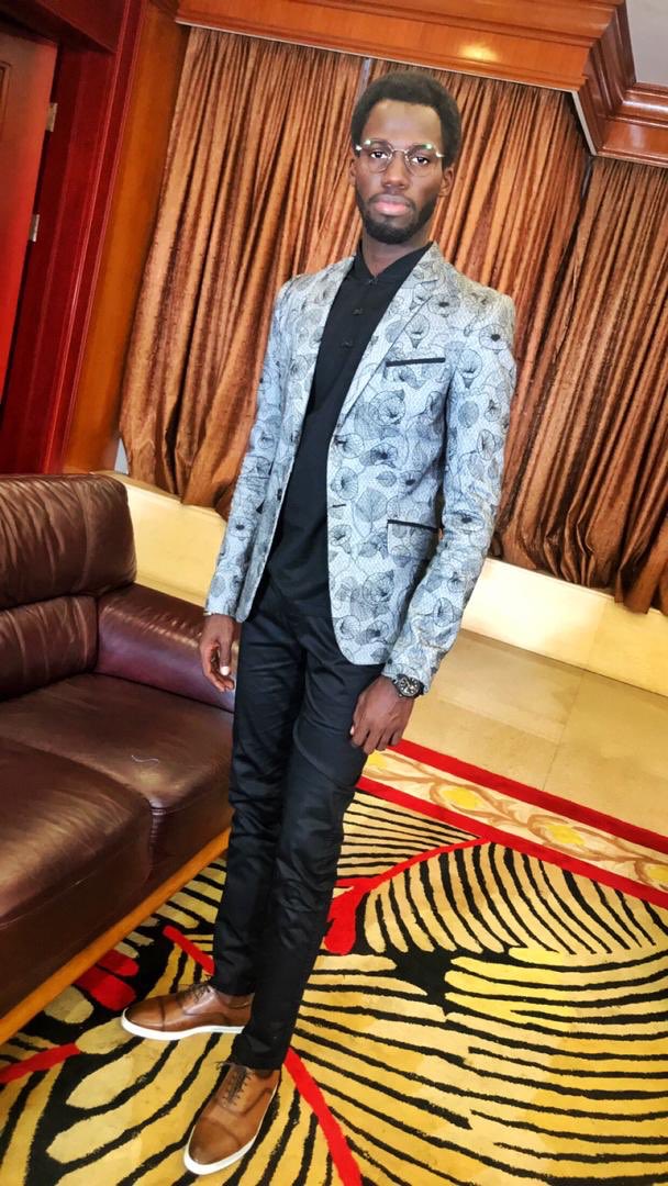 Genius_sen's tweet photo. .
@genius_sen vous octroie l’élégance !
.
For @dial_thiam_universel  alias Nioks Idoles
#chemise #veste #pantalon #chaussures
.
Info : +221 77 044 65 66
.
#mode #couture #hautecouture #style #stylish #leadership #classmen https://t.co/kVXKMTRHjj