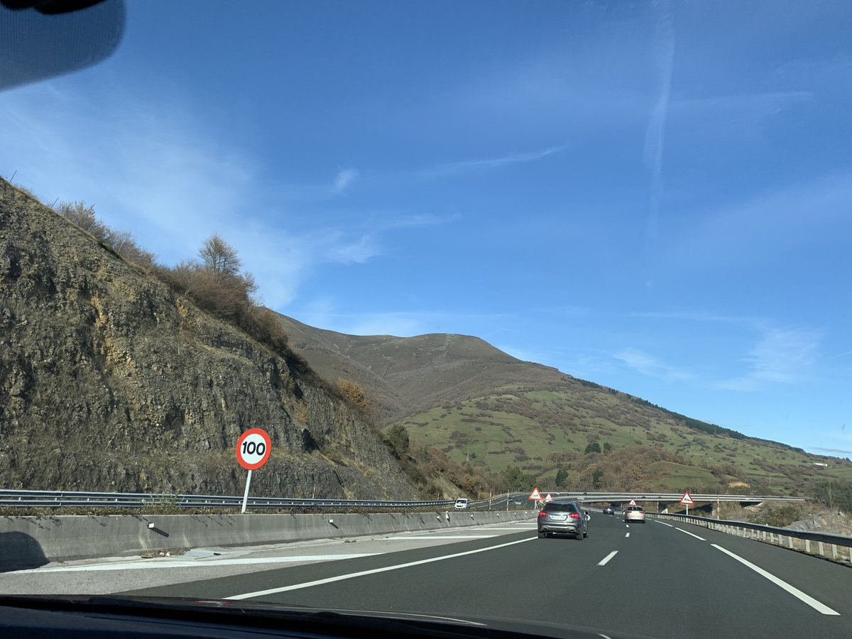 SSantiagosegura's tweet photo. Camino de Santander, un día soleado, el mejor conductor posible y encima la noticia de que nos esperan dos funciones completas! Se puede pedir más? https://t.co/WpFJwGT5pi
