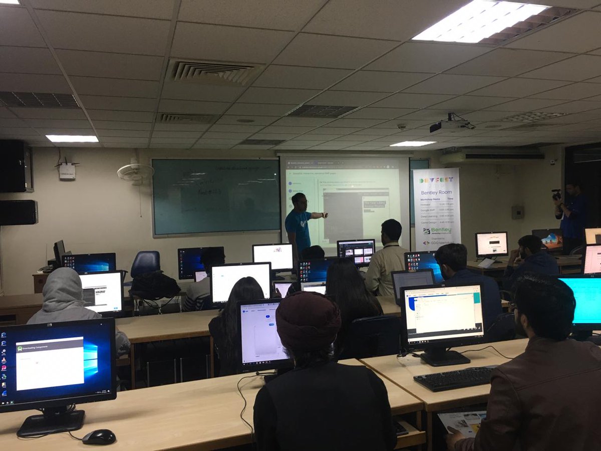 UmarNazir94's tweet image. AMP workshop at #DevFestIslamabad