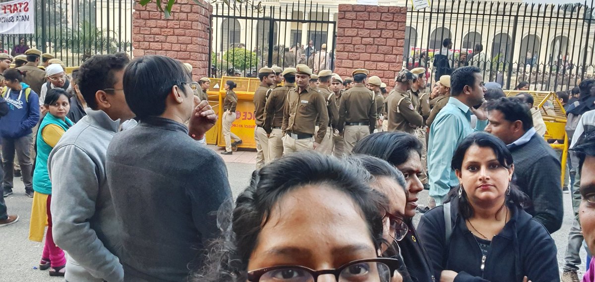 ruchika_bal's tweet image. Absorption humara nara hai.
#onetimeregulation4AbsorptionofDUADHOC
#DUadhocABSORPTION
#OneTimeRegulationForAbsorption
#OnlyAbsorption 
#ABSORPTIONof6500_DUadhocs
 @DrRPNishank @ArvindKejriwal @PMOIndia @VPSecretariat @Delhi_U
@MHRD @ndtv @ndtvindia @aajtak @IndiaToday @ABPNews