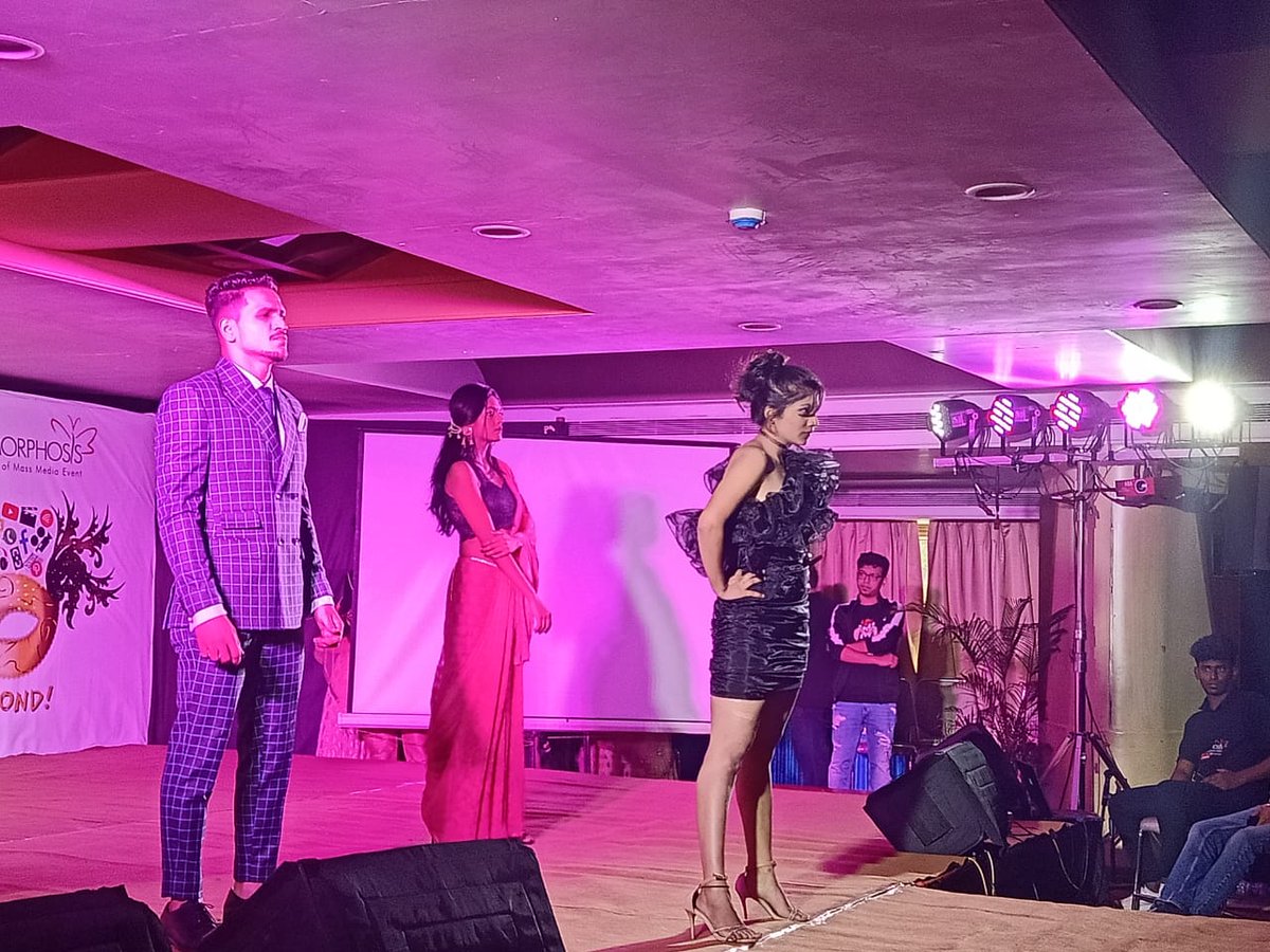 TheMetaFest's tweet photo. The “F” Factor was lit! Crazy cool performances by all our contingents! Fashion along with great messages! Still have goosebumps! 😍🔥
#METamorphosis19 #MET2019 #METInstituteOfMassMedia #METa2019 https://t.co/TquQWJX5Jc