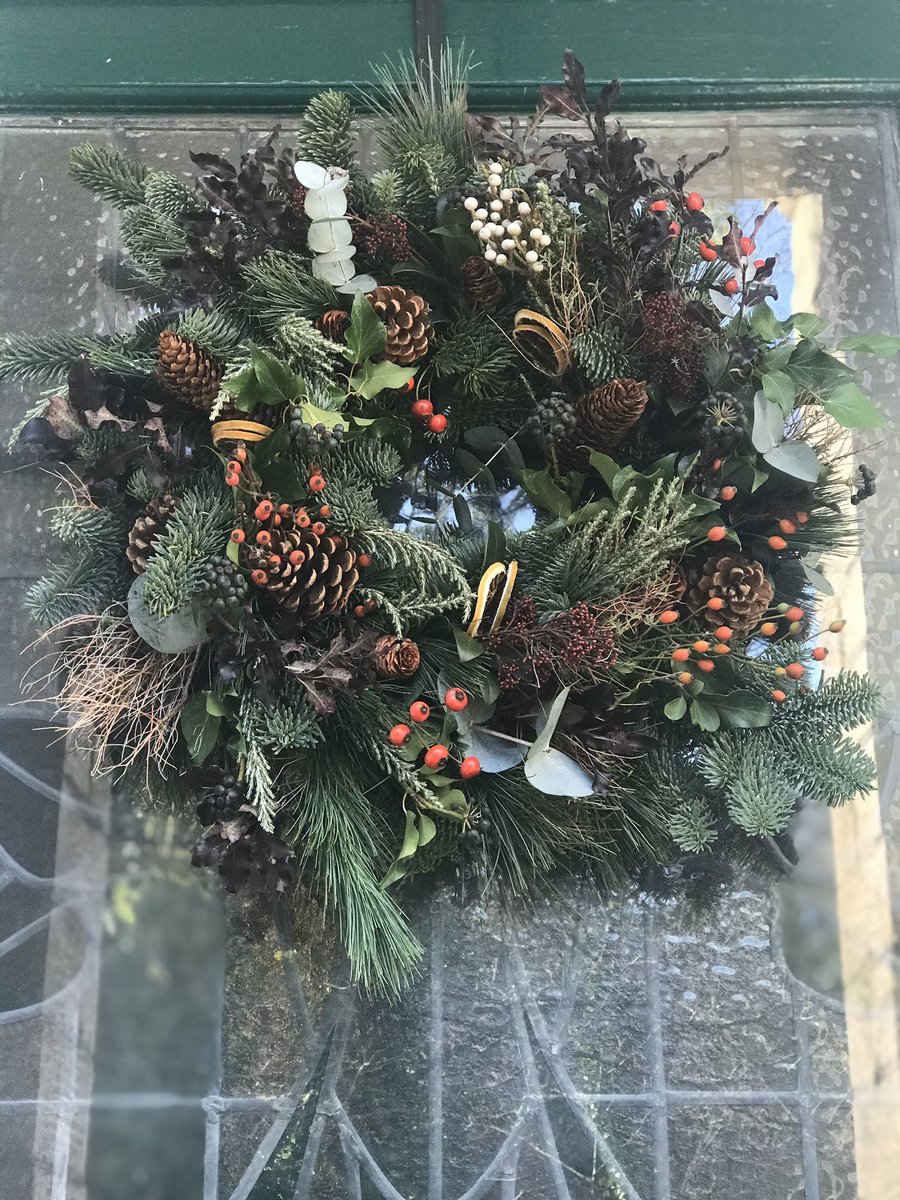 SlingSpot's tweet photo. Supporting small local businesses today on #SmallBizSatUK - @petalisflowers - this gorgeous Christmas wreath by Catherine Greatorex. #Christmaswreath #natural #shopsmall #shoplocal https://t.co/lC1DaNtVvr