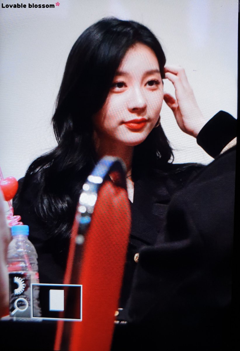 LB_950528's tweet photo. 191207 고양 팬싸인회 프리뷰 
#밴디트 #BVNDIT #이연 #정이연 #YIYEON https://t.co/NPp1A1TkyR