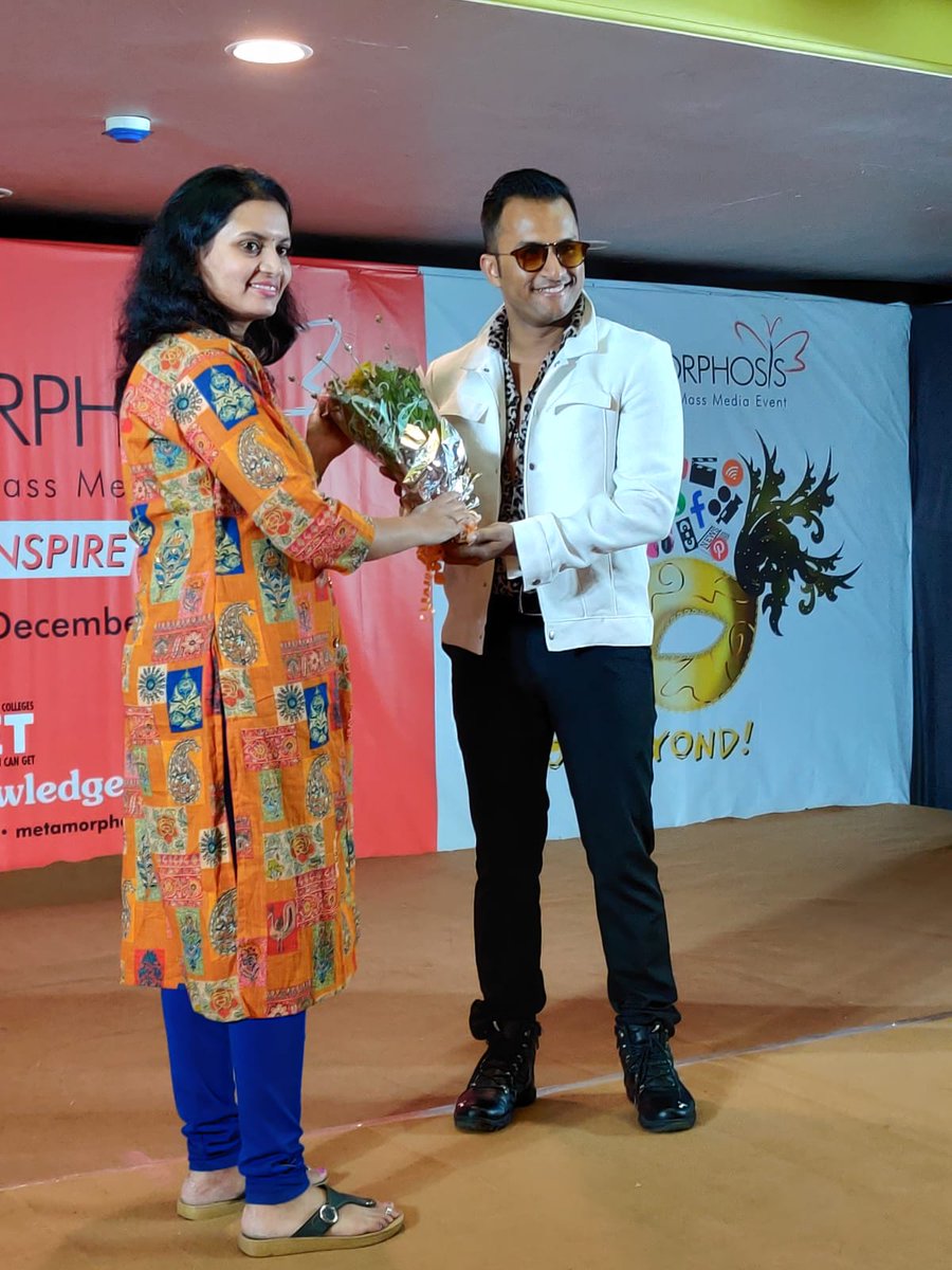 TheMetaFest's tweet photo. Our asst. co-ordinator Mrs. Divya Yadav felicitating the one and only Richard D'costa! 🌟
#METamorphosis19 #MET2019 #METInstituteOfMassMedia #METa2019 https://t.co/Rk9MHNgrwL