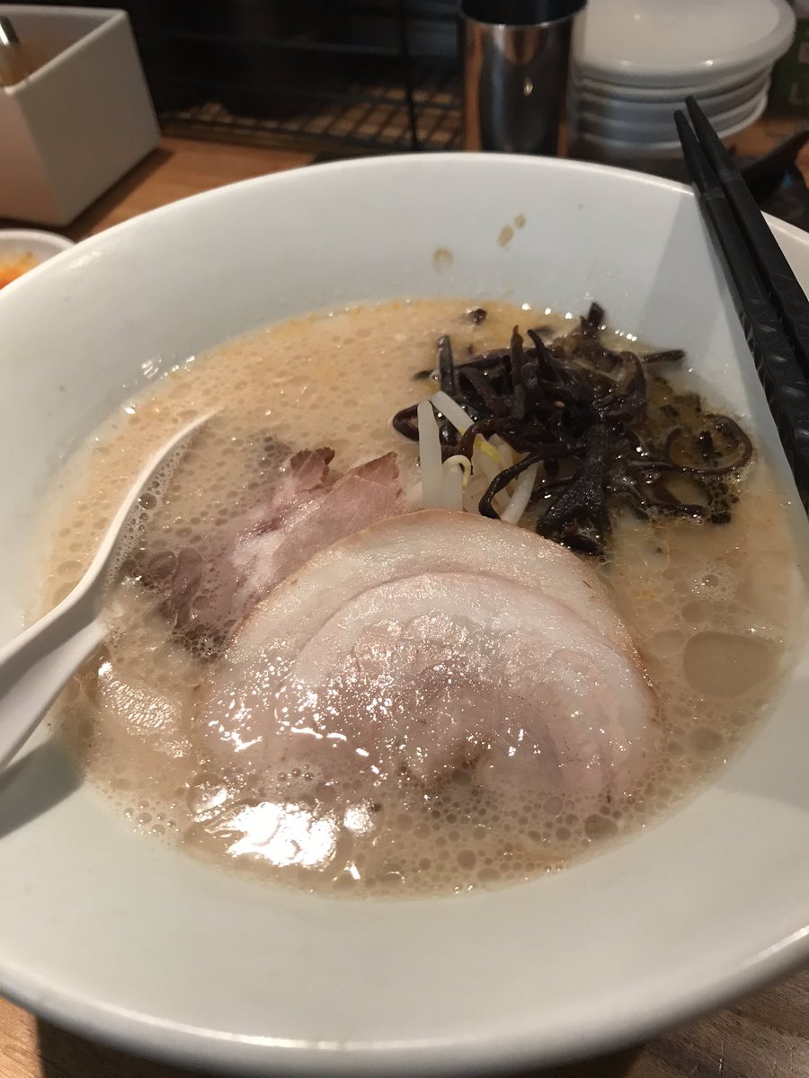krrp10's tweet photo. 今日たくさん食べた幸せ💓
ローストビーフ丼にペッパーライス！一風堂のラーメン乁( ˙ ω˙乁)杏仁豆腐のスイーツラーメンあって食べたけど美味しかった✬デ

そしてなんとしても
欲しいポケモンゲットだぜ(๑•́ω•̀)
キャタピー😍 https://t.co/VdmdyQBWMj