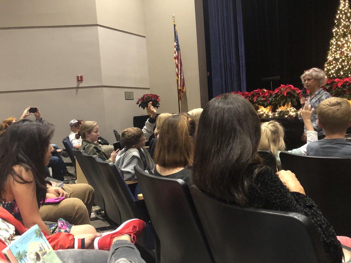 kmessocialmedia's tweet photo. Mrs. Linane and a few students traveled to meet their favorite author, Kate DiCamillo. They were able to ask questions and even got their literacy board signed by the author! #fosteraloveofreading #katedicamillo #BeverlyRightHere #kmesonemoretime #SDOCGoodtoGreat #ReadingRocks https://t.co/CnaPxMcCAQ