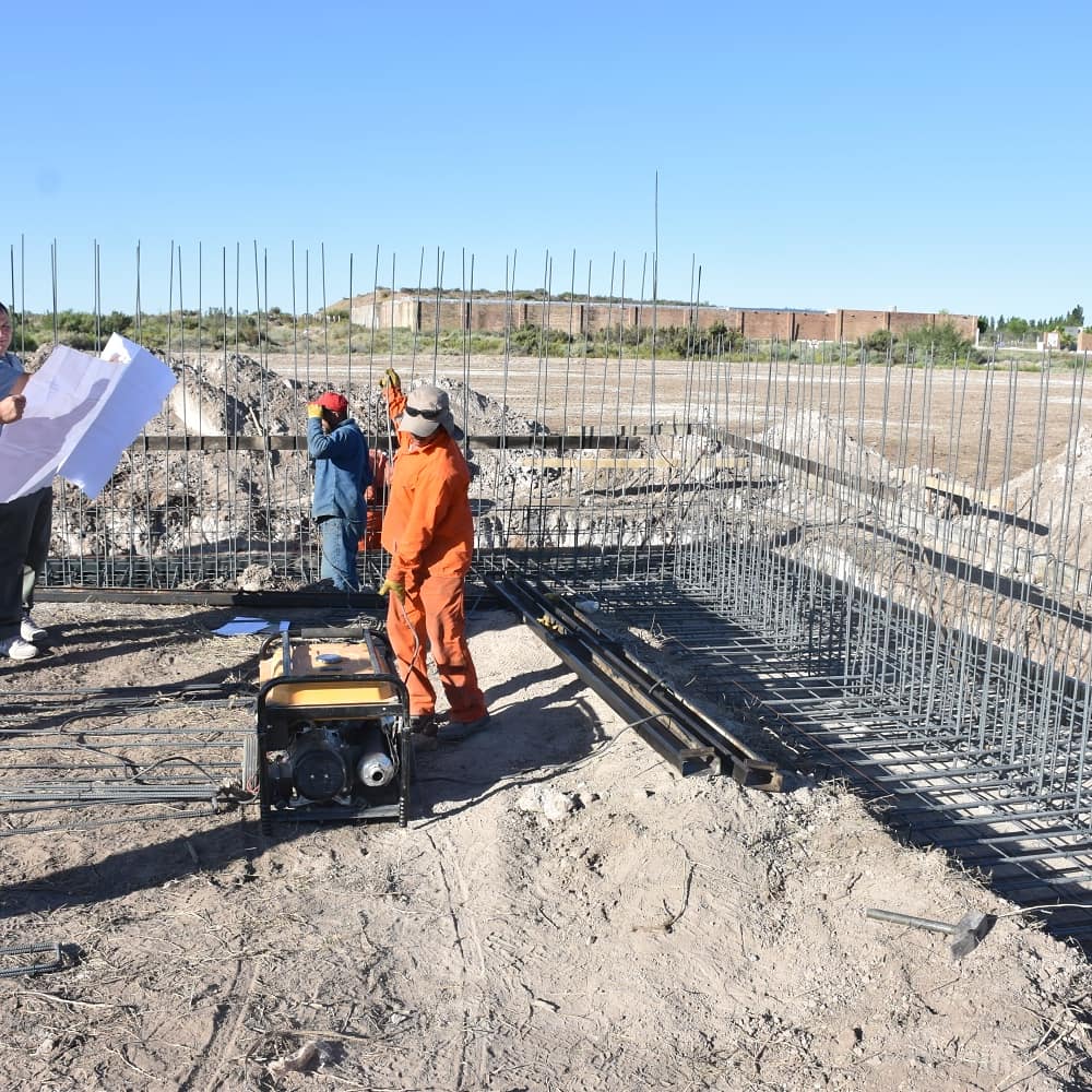 MunideSantaRosa's tweet photo. COMENZÓ LA CONSTRUCCIÓN DE LA ESTACIÓN DE TRANSFERENCIA DE RESIDUOS 
@NormaVTrigo recorrió el inicio de esta obra que, un proyecto de la gestión municipal y que dará solución a la problemática de los basurales a cielo abierto en Santa Rosa. 
@MunideSantaRosa @BassinClaudia 
@ https://t.co/rKpyTd2mex