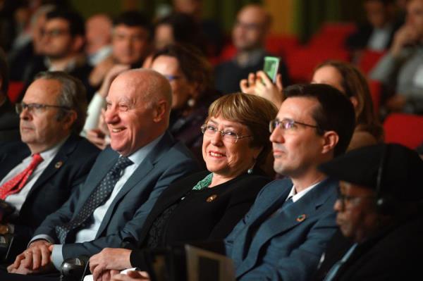 SoyNuevaPrensa's tweet photo. #Bachelet: "El cambio climático es la mayor amenaza a los derechos humanos" - https://t.co/A0f5kI7rdt
#SoyNuevaPrensa #Chile #Clima #Derechoshumanos #Marianeira #OMS #Tierra #Global https://t.co/jcqpIZOu9t