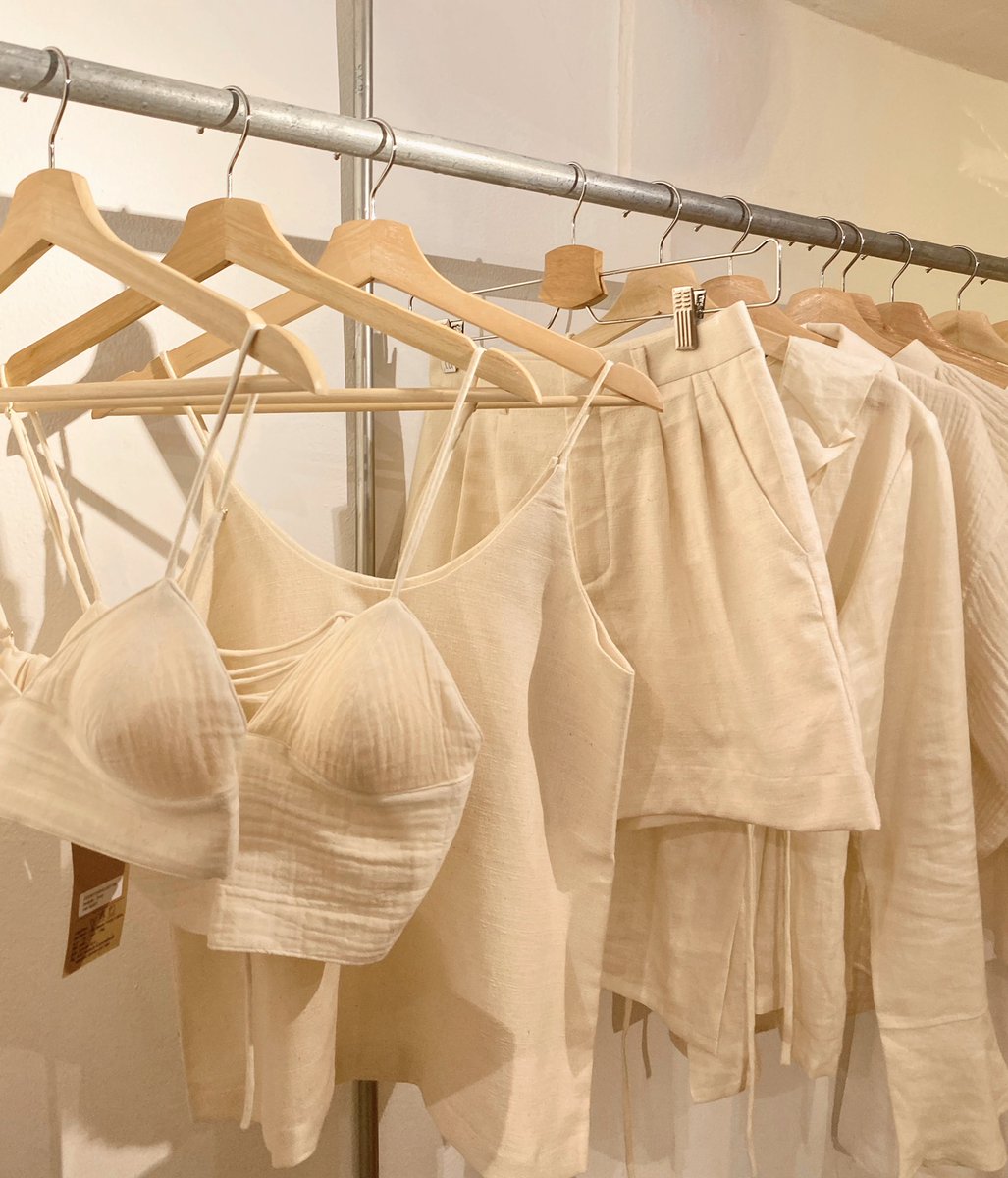 ununfah's tweet photo. HIDE.selected อารีย์ซอย5 
Selected shop ที่นอกจากจะมีแต่แบรนด์สวยๆ สไตล์ที่คัดมาดีทุกตัว เรายังชอบบรรยากาศร้านตั้งแต่หน้าประตู การจัดวาง การตกแต่งร้าน ดีไปหมด https://t.co/Xr7PDuC4Te