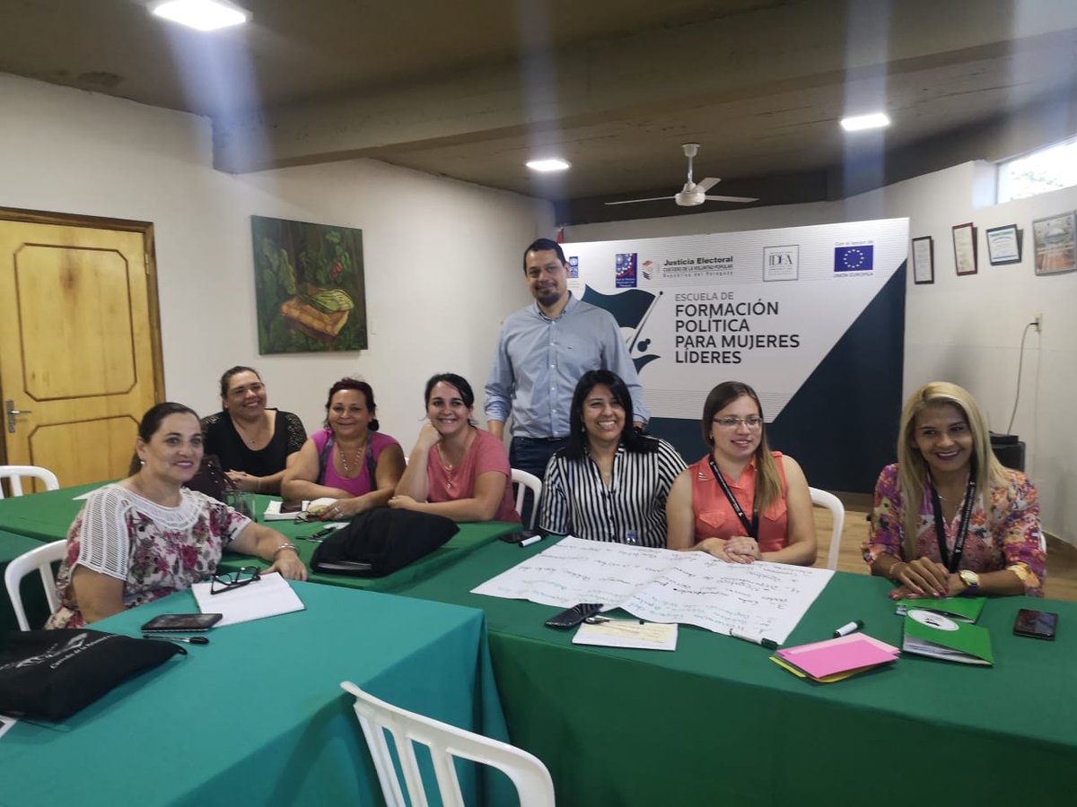 Genero_JE's tweet image. Financiamiento Político fue desarrollado por el politólogo Guzman Ibarra. 
De esta manera concluye el programa académico de la 7ma edición de la Escuela de Formación Política para Mujeres Líderes.
El jueves próximo las participantes realizarán un simulacro de Plan de Gobierno