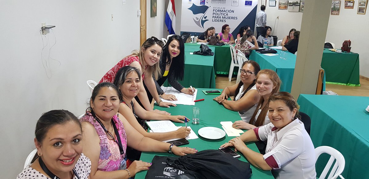 Genero_JE's tweet image. Financiamiento Político fue desarrollado por el politólogo Guzman Ibarra. 
De esta manera concluye el programa académico de la 7ma edición de la Escuela de Formación Política para Mujeres Líderes.
El jueves próximo las participantes realizarán un simulacro de Plan de Gobierno
