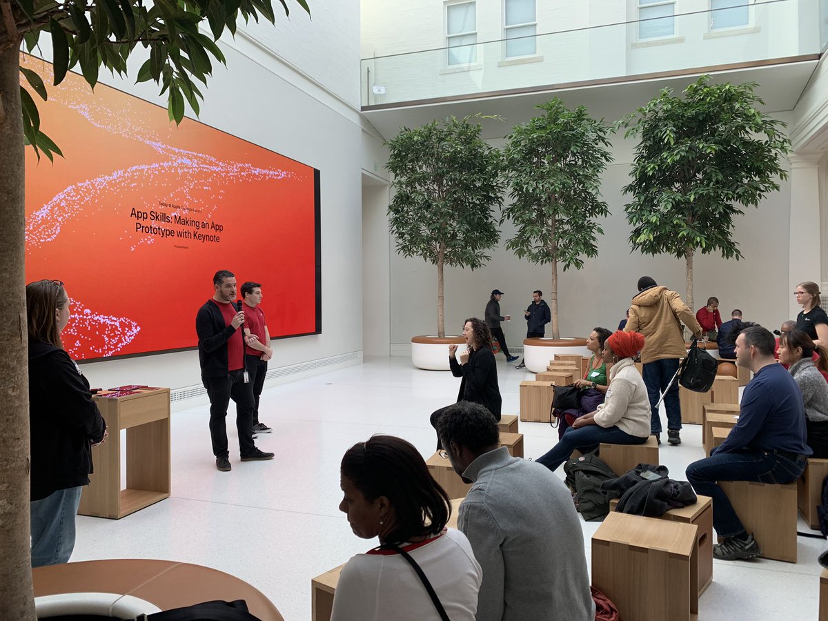 CivicTechDC's tweet image. Kicking off our app prototyping workshop at #AppleCarnegieLibrary!