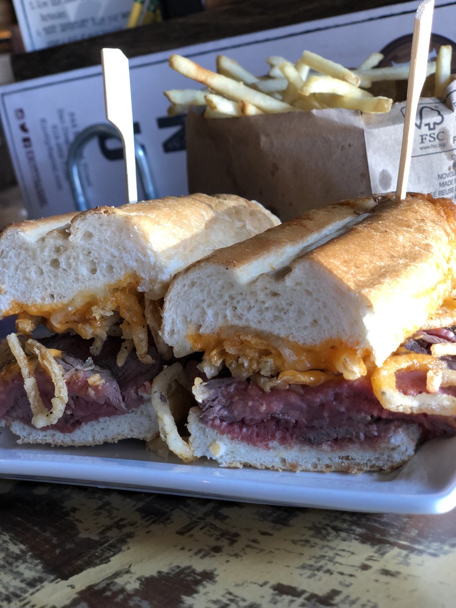 It's the weekend. Have the Steak Sandwich. 😉

#diningoutsd #sandiegodrinks #happyhour