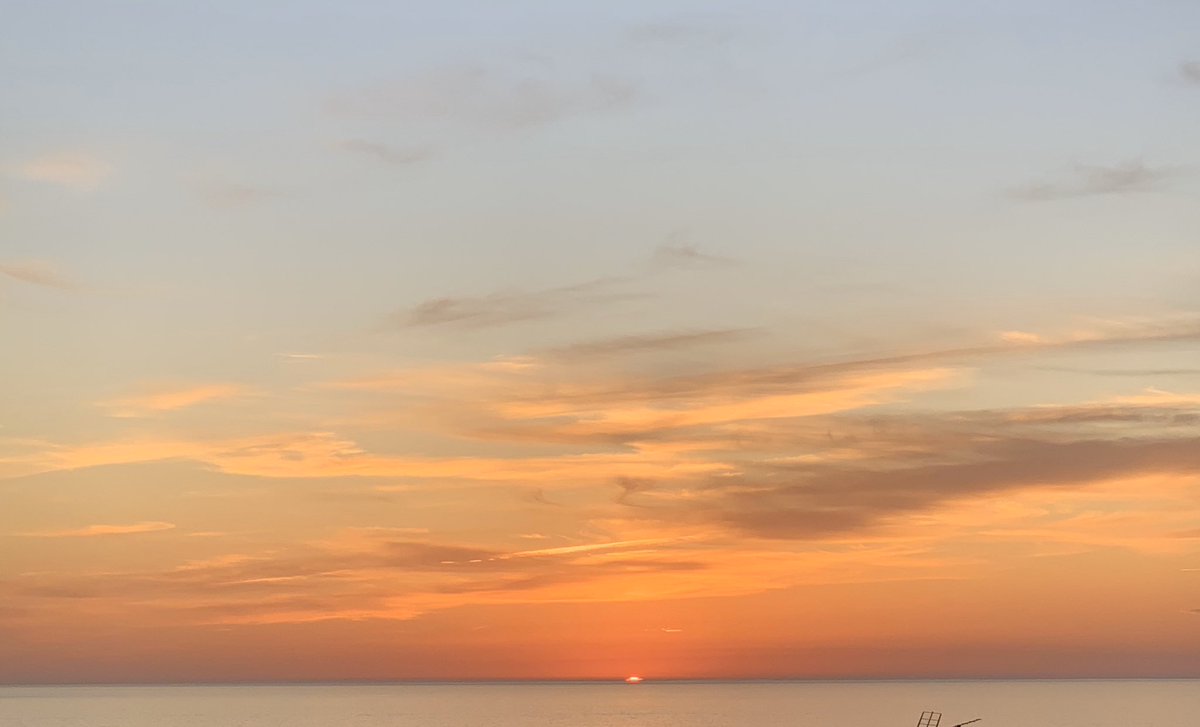 wear_108's tweet photo. Atardecer en Punta Umbría un 7 de Diciembre.#sunset #onehundredandeight #beach #FelizSabado #Andalucia #textilprint https://t.co/Fe9gOl56jm