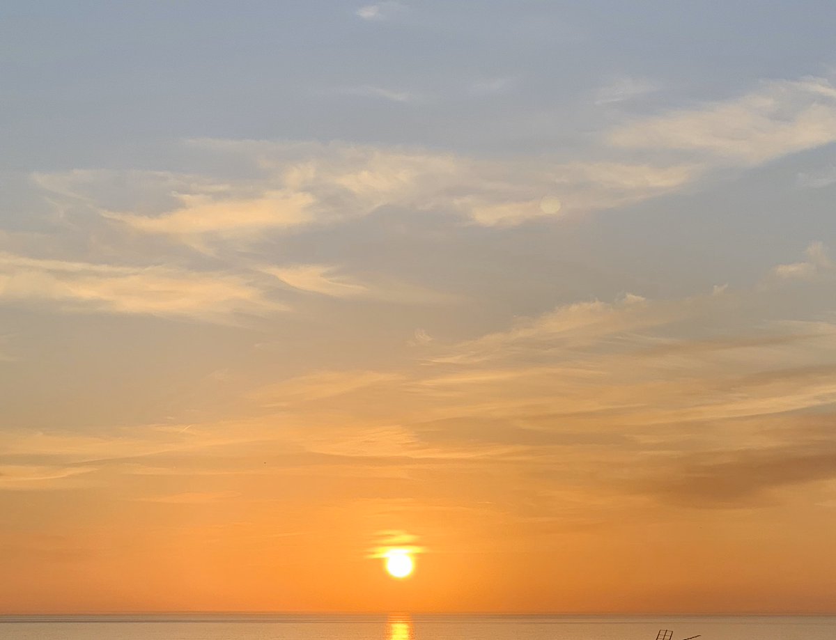 wear_108's tweet photo. Atardecer en Punta Umbría un 7 de Diciembre.#sunset #onehundredandeight #beach #FelizSabado #Andalucia #textilprint https://t.co/Fe9gOl56jm