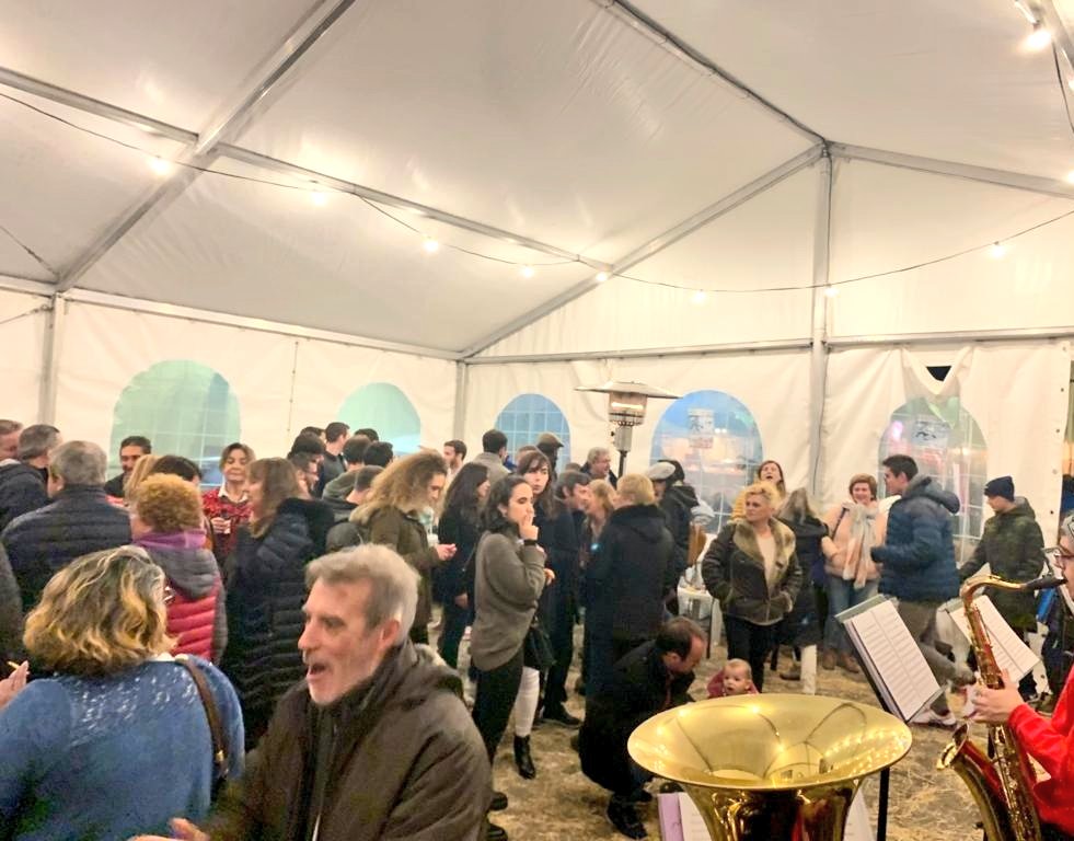 BIP_AM's tweet image. Ambientazo en el tardeo de la 5ª Feria de Navidad de @confrideslabdet #Confrides #LAbdet #VisitConfridesLAbdet 😍🎶🎉 #LaFestaTour2019 #LaBIP #Polop