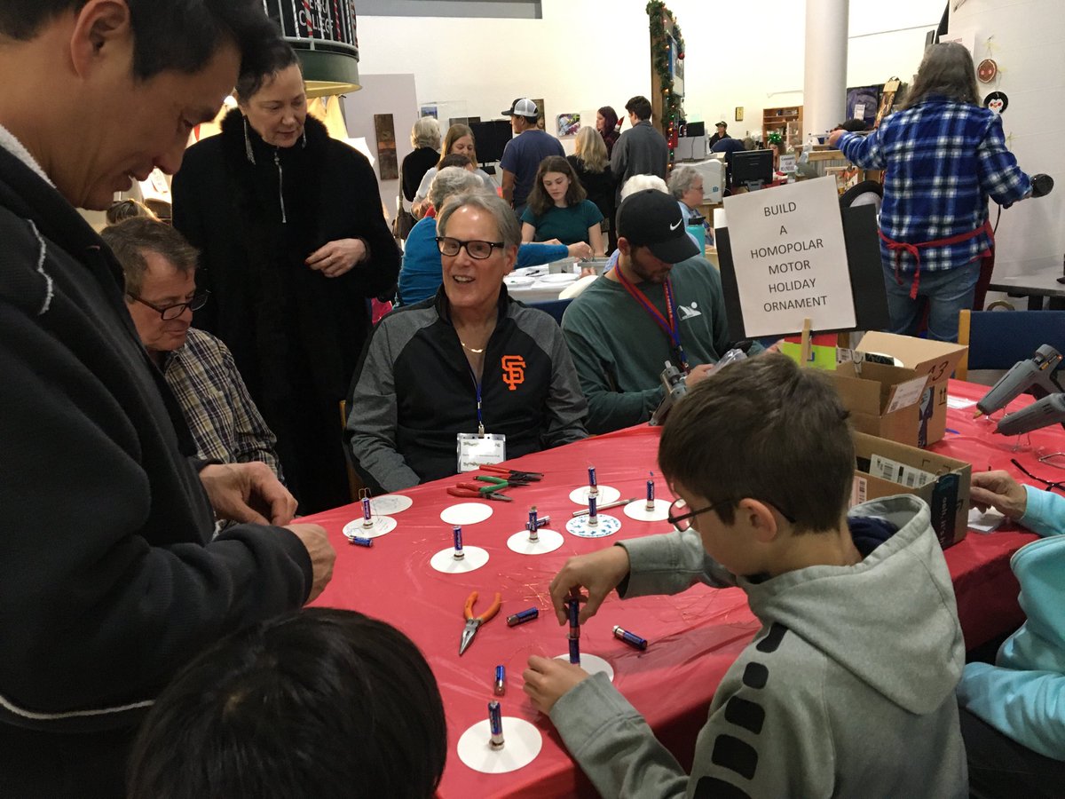 SierraMakers's tweet photo. Amazing community of @sierracollege faculty, staff, students, &amp; ⁦@PlacerArts_360⁩ volunteers hosted Holiday #maker Night for all ages ⁦@SacHackerLab⁩ https://t.co/KErMQAaPFX