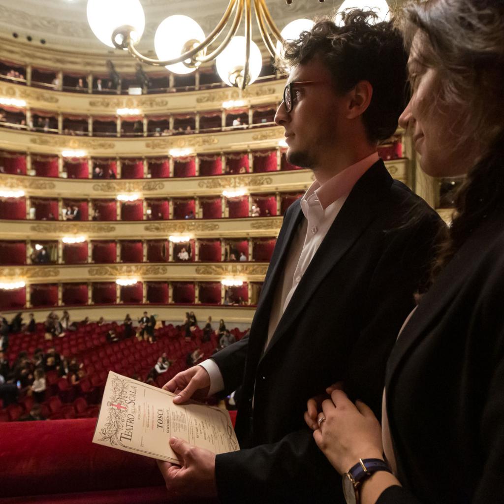 LG SIGNATURE alla Prima della celebre Tosca al @teatroallascala per inaugurare la stagione 2019/2020. Che lo spettacolo abbia inizio. #primascala #tosca #LG #LGSIGNATURE #teatroallascala