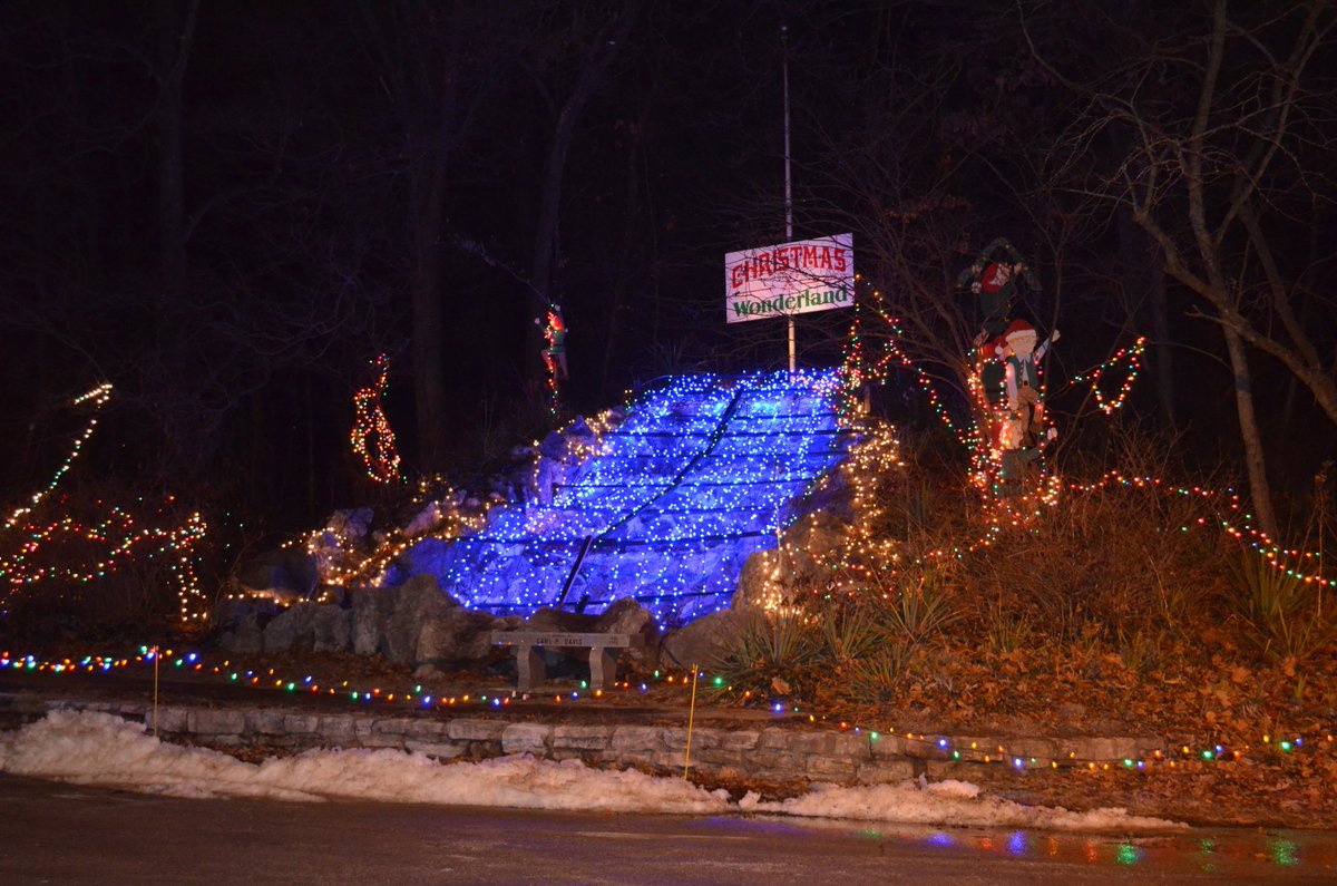 Alton Regional CVB (@visitalton) on Twitter photo For years the Grandpa Gang has given us Christmas Wonderland, Inc. Tonight is the time to give back with Rocking for Rock Spring at <a href="/OldBakeryBeer/">Old Bakery Beer</a>👇
ow.ly/1eSF50xu35c For years the Grandpa Gang has given us Christmas Wonderland, Inc. Tonight is the time to give back with Rocking for Rock Spring at <a href="/OldBakeryBeer/">Old Bakery Beer</a>👇
ow.ly/1eSF50xu35c