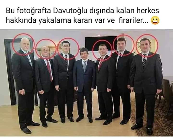 Bu şerefsizlerin arasında ne geziyor davutoğlu hani bu durus bir siyasetçi idi bunların hepsi aynıdîr bunlar hep Fetonun uşakları TÜRK MİLLETİ silâh sıkan VATAN HAYİNLERİ