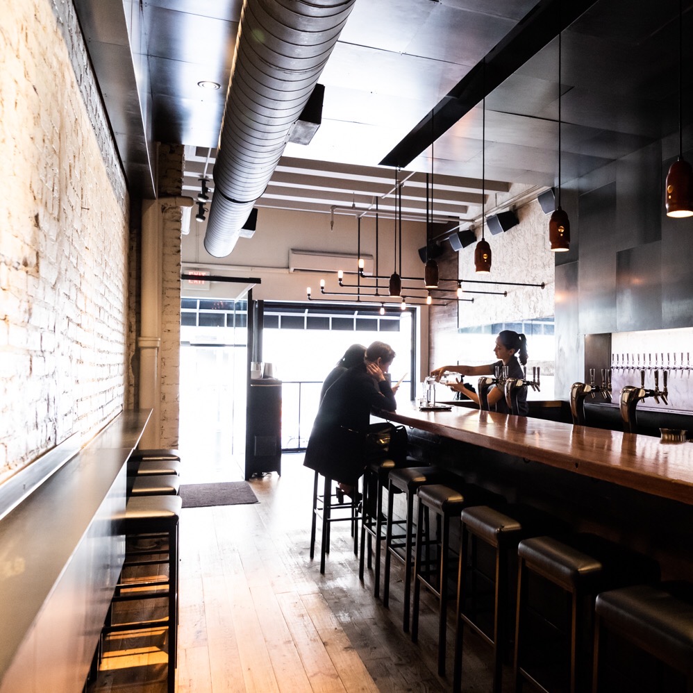 TriaPhilly's tweet image. Weekend with us! Tria Taproom has  22 draft beers, 12 draft wines, 6 draft cocktails, and 2 draft ciders waiting for you to try! 🍺
Photo: @inbetweenrivers