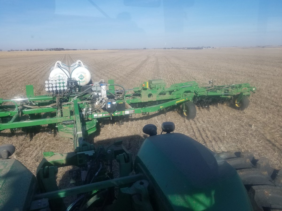 BHobelmann's tweet photo. Feed the corn they said. Sett'n the table 4 #2020corn 2day!! https://t.co/40VBGIifiR