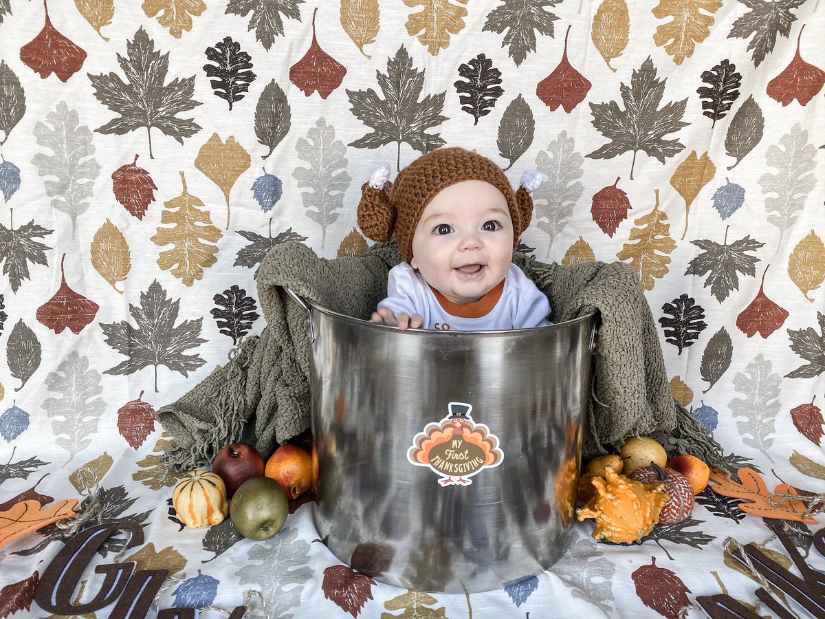 MamaaMads's tweet photo. 2 years and 4 months later and Josephine recreated her brothers thanksgiving picture 😭😍 https://t.co/oH5f3gcRUg