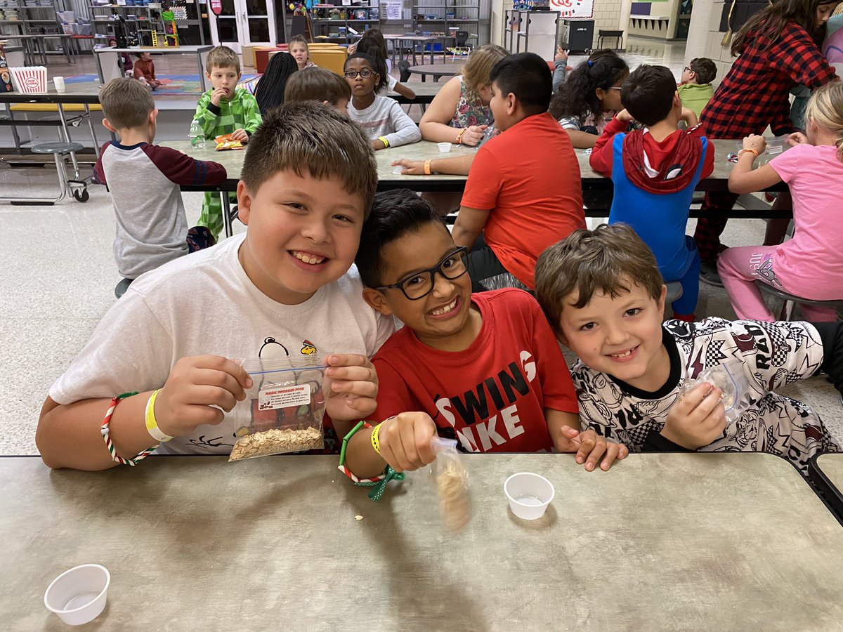 browncken's tweet photo. Christmas Lock In Fun! @CrosbyElem https://t.co/srrh2faIwE