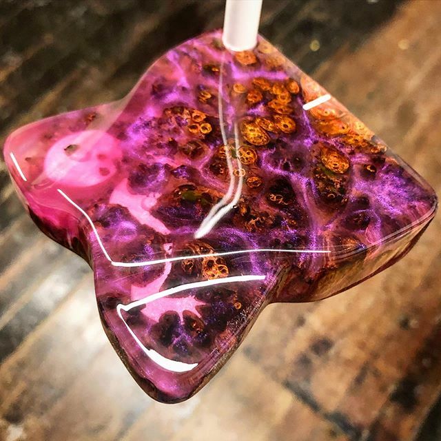 You know those glowing eggs that have aliens inside em? I’m pretty sure we just made one of those into a putter.

The block stabilization and acrylic process is 90% done! It’s taken up so much of my time the last couple weeks, but I’m so excited about wh… ift.tt/2Rw0DDO