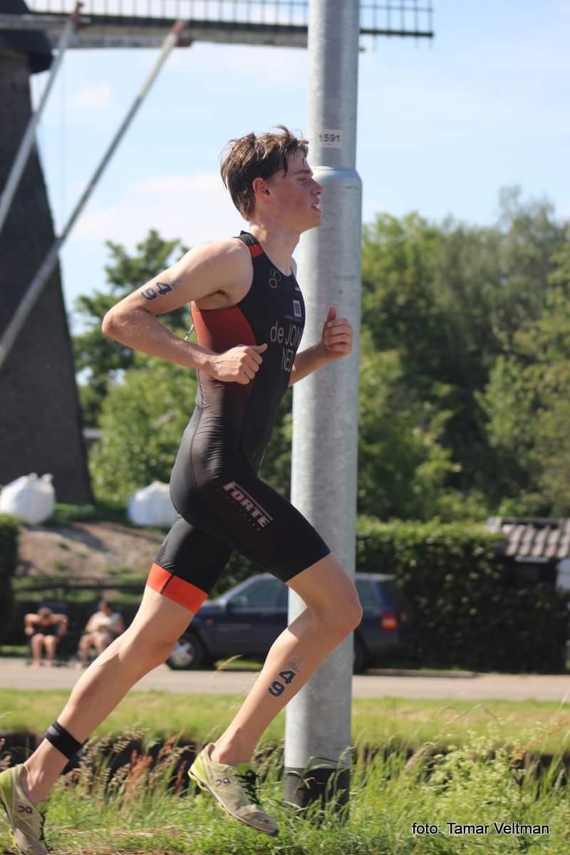 Na een succesvol jaar, resulterend in een 5e plek in de eredivisie, krijgen we komend seizoen versterking in de persoon van de 17 jarige Syb de Jong!

Met 3 junioren toppers, aangevuld met de bekende namen hebben we ons team voor komend seizoen compleet💪 #welkomSyb