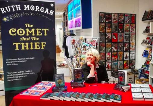 alienruth's tweet photo. Enjoyed a wonderful book signing session at the INCOMPARABLE @thecomicguru #Cardiff Thank you so much for everything 😃 Many books sold and many signed copies still in stock! #TheCometandtheThief ☄️@GwasgGomerPress #AntClancyGamesDetective 🎮 #AlienRain 👽☔️@FireflyPress https://t.co/eC6V0qlnss