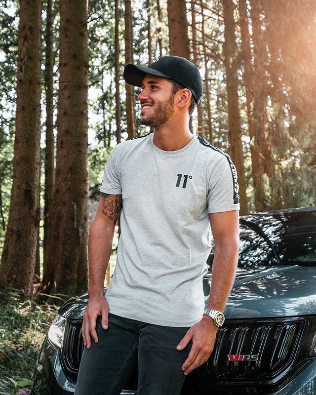 Daniel_Abt's tweet photo. Ich vermiss den Sommer jetzt schon. Zum Glück geht es am Montag in die Sonne. Wer erratet wohin? ☀️😁 Tipp: Polizei hat dort geile Autos 💯 Videos folgen ✌🏻 #AllTheWayABT #Sommer #MrSonne #ontour #skirr https://t.co/d9KZBU5C9J