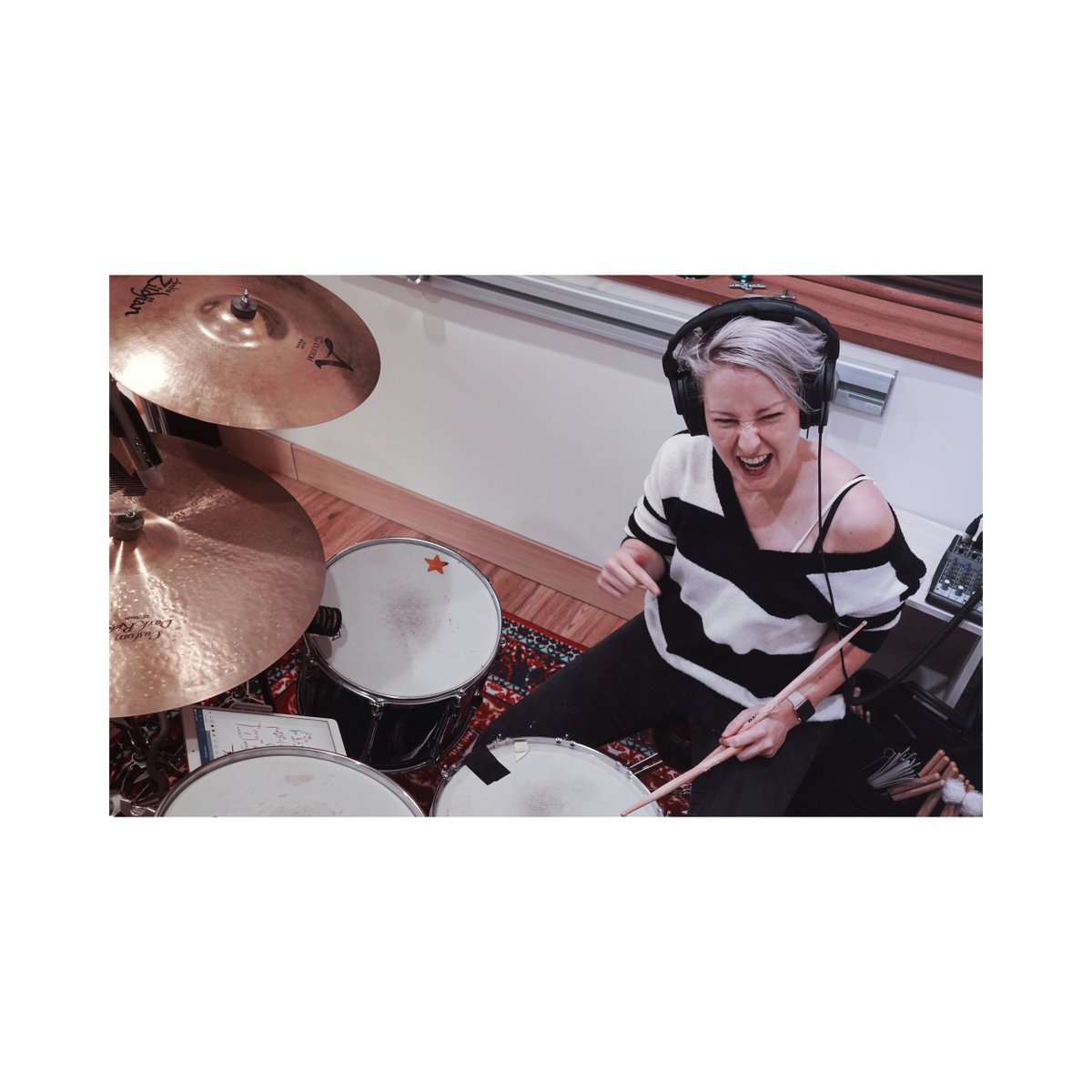 Emilydrums's tweet image. Em, there's no-one there, who you talkin to?! 😂😜🤦‍♀️🤷
#livestreamfail