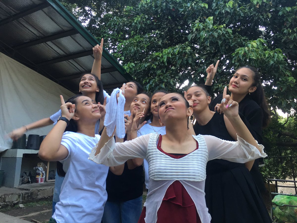 boyogyog's tweet photo. Congratulations alysse marie!! we love you 😚💛 @alychiiiiiii https://t.co/gqRzDsRf4X