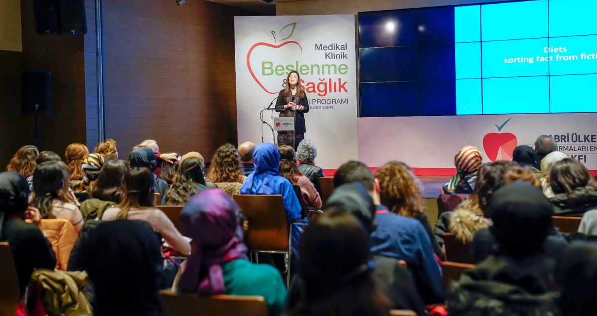 SabriUlkerVakfi's tweet photo. Beslenme ve Sağlık İletişim Programı devam ediyor! Avrupa Beslenme Bilgi Konseyi (EUFIC)’nden Dr. Joanna Kaniewska ile popüler diyetler mercek altında. Bu diyetlerin arkasında bilimsel bir gerçeklik var mı, sağlığa olası etkilerini aydınlatıyor. #SabriÜlkerVakfı #BSIP2019 https://t.co/wruIQxFjnl