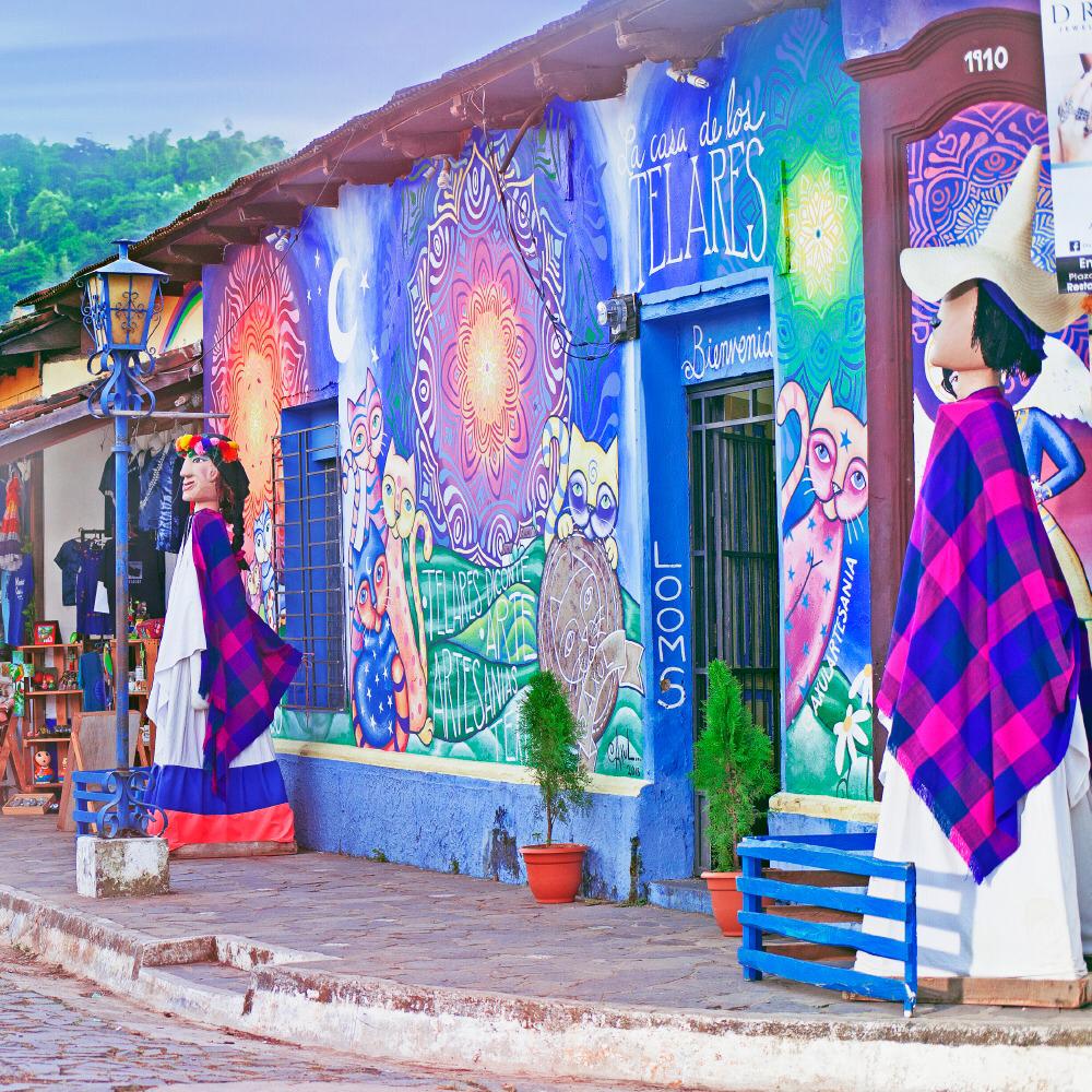 MITURElSalvador's tweet photo. Desde el oriente hasta el occidente del país tienes muchas opciones para hacer turismo en #ElSalvador. 🇸🇻❤

¡No te quedes en casa y disfruta de los increíbles destinos que tenemos! https://t.co/IuXJofGiDF