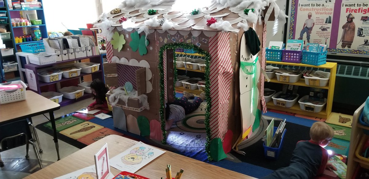 CatBuckheit's tweet photo. We topped off gingerbread week with a little Flashlight Friday reading! Have you ever read inside a gingerbread house before?! #cpmrocks #teamkindness #thematiclearning #queenofkindergarten #flashlightfriday #gingerbreadweek #itsmorefuntoreadinthedark #MPS #thisiskindergarten https://t.co/r07ybpIjeh
