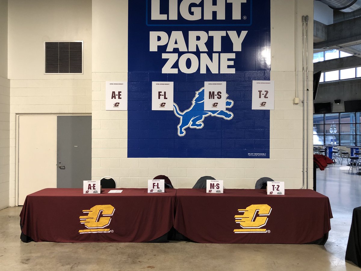 CMU_CAF's tweet photo. All set and ready to go at Gate C with will call! Come get your tickets starting at 9:00 am. #FireUpChips #PackFordField #CMUbookstore https://t.co/sAqtcCFRCy