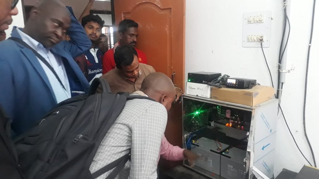 SRC_Odisha's tweet photo. A #Mozambique delegation visited District Emergency Operational Centre (#DEOC) at Puri to learn about cyclone forecasting by the Early Warning Dissemination System (#EWDS) for effective disaster management. The team also visited Tikana cyclone shelter. https://t.co/8OPbrcLmAY