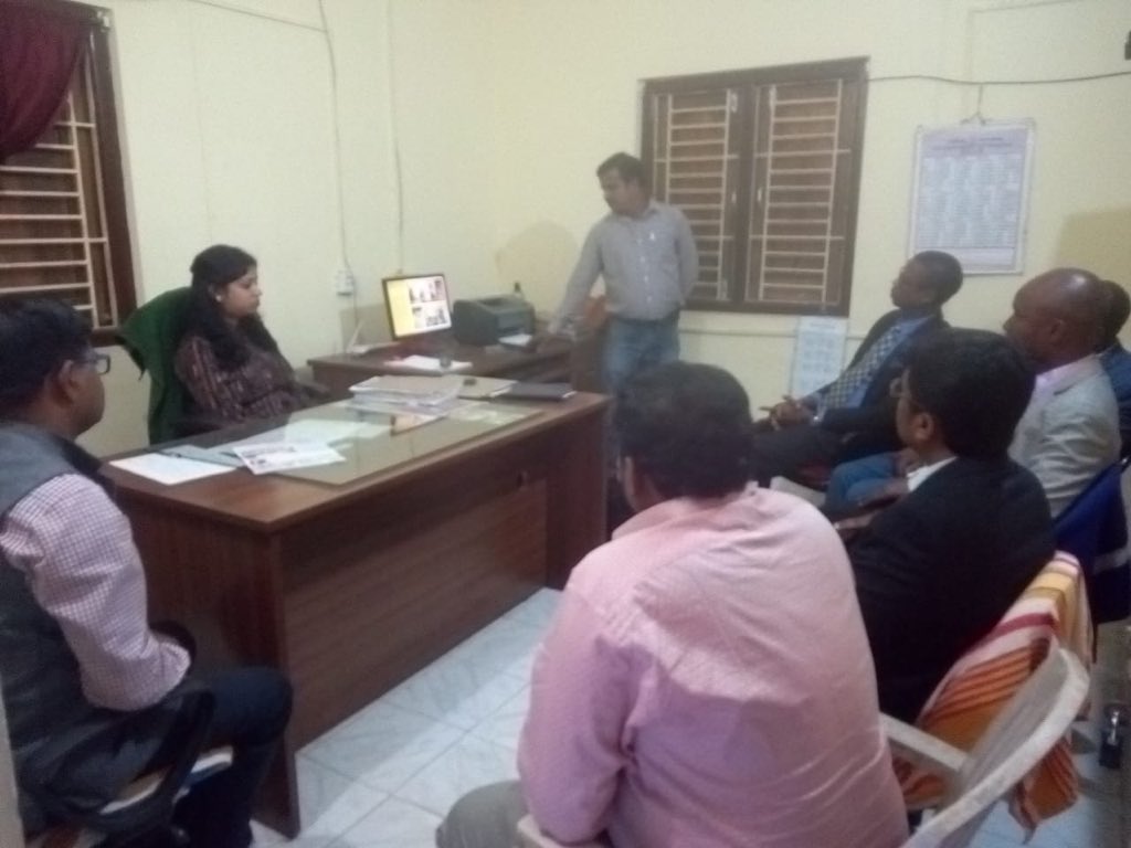 SRC_Odisha's tweet photo. A #Mozambique delegation visited District Emergency Operational Centre (#DEOC) at Puri to learn about cyclone forecasting by the Early Warning Dissemination System (#EWDS) for effective disaster management. The team also visited Tikana cyclone shelter. https://t.co/8OPbrcLmAY