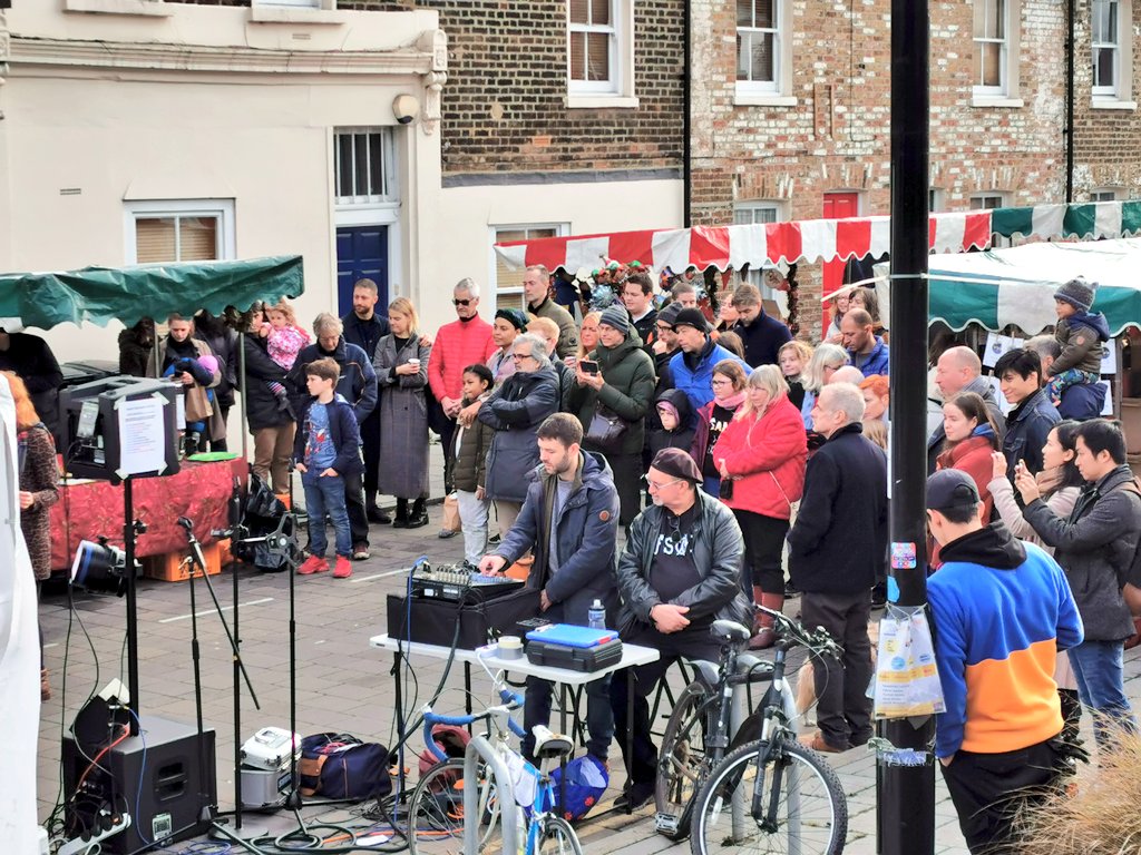 Love_SE4's tweet photo. Brockley Christmas Market is on right now. Come along and meet lots of local traders ❤️👍🤗🎄 #SmallBusinessSaturday @NancyEllisUK @MadeBrockley https://t.co/FEVTvkbs1C